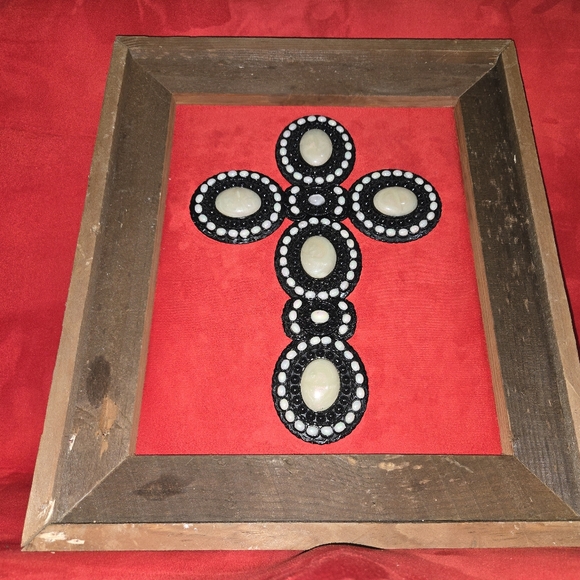 Concho cross in rustic frame - Picture 1 of 4